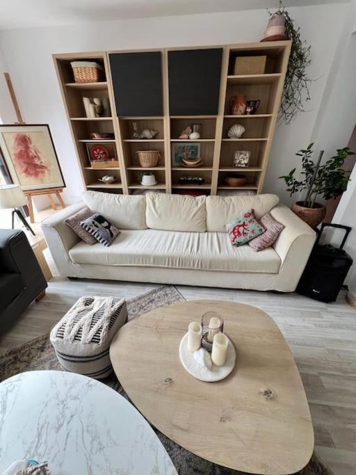 Kazanlak Large Guest House Apartment Near The Center With Full Kitchen & Dining Room, King Beds, Garden Patio, Free Parking & Self Check-In ภายนอก รูปภาพ