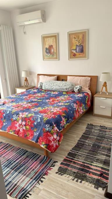Kazanlak Large Guest House Apartment Near The Center With Full Kitchen & Dining Room, King Beds, Garden Patio, Free Parking & Self Check-In ภายนอก รูปภาพ