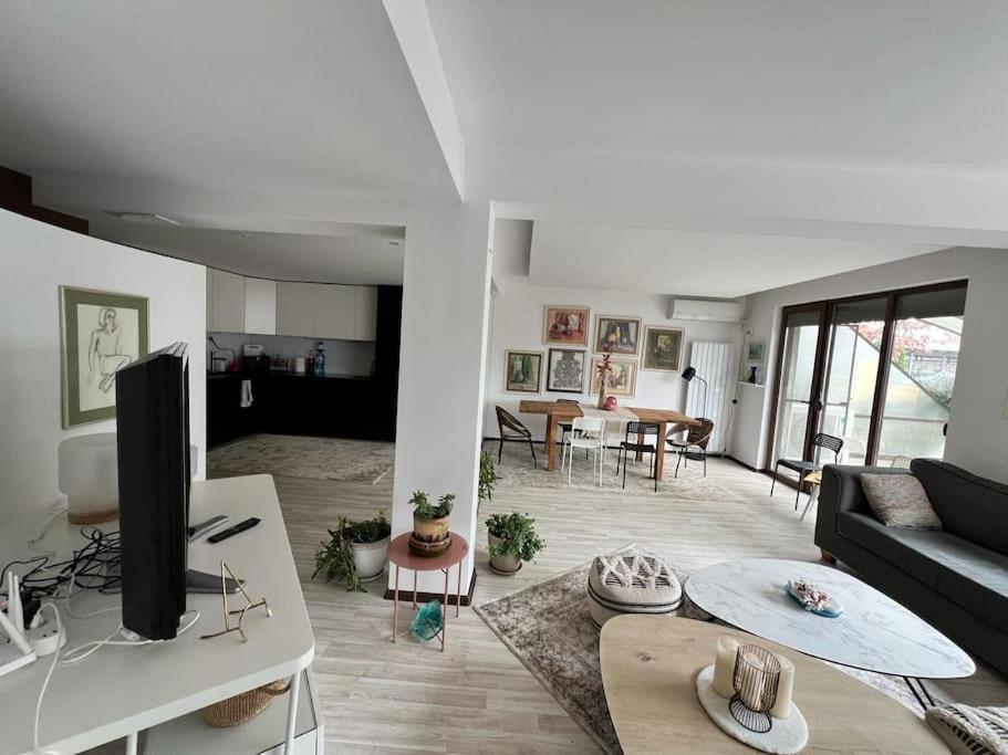 Kazanlak Large Guest House Apartment Near The Center With Full Kitchen & Dining Room, King Beds, Garden Patio, Free Parking & Self Check-In ภายนอก รูปภาพ