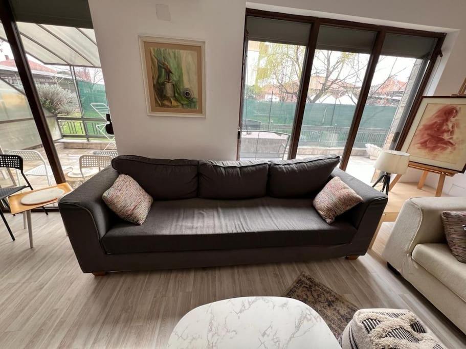 Kazanlak Large Guest House Apartment Near The Center With Full Kitchen & Dining Room, King Beds, Garden Patio, Free Parking & Self Check-In ภายนอก รูปภาพ
