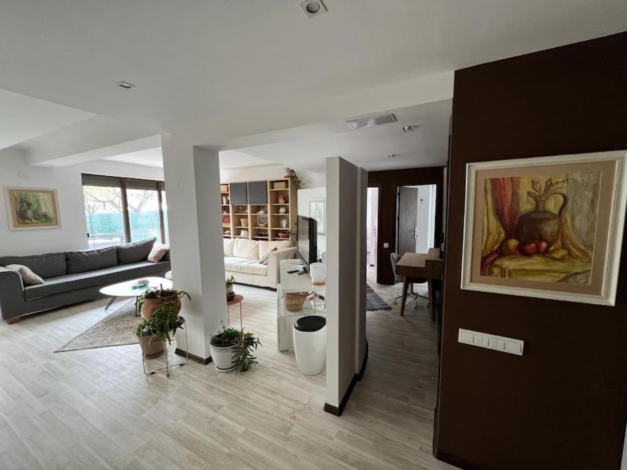 Kazanlak Large Guest House Apartment Near The Center With Full Kitchen & Dining Room, King Beds, Garden Patio, Free Parking & Self Check-In ภายนอก รูปภาพ
