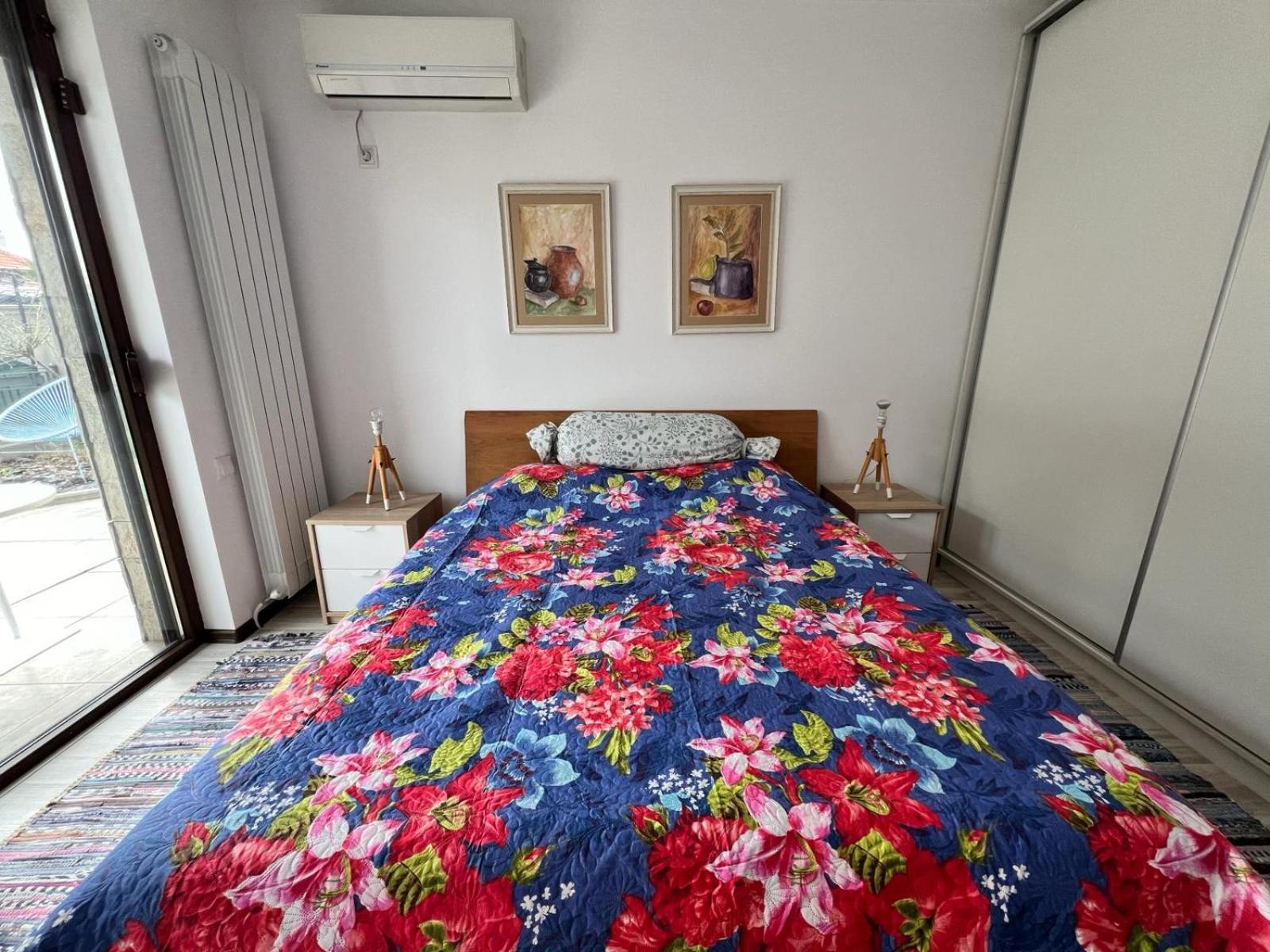 Kazanlak Large Guest House Apartment Near The Center With Full Kitchen & Dining Room, King Beds, Garden Patio, Free Parking & Self Check-In ภายนอก รูปภาพ